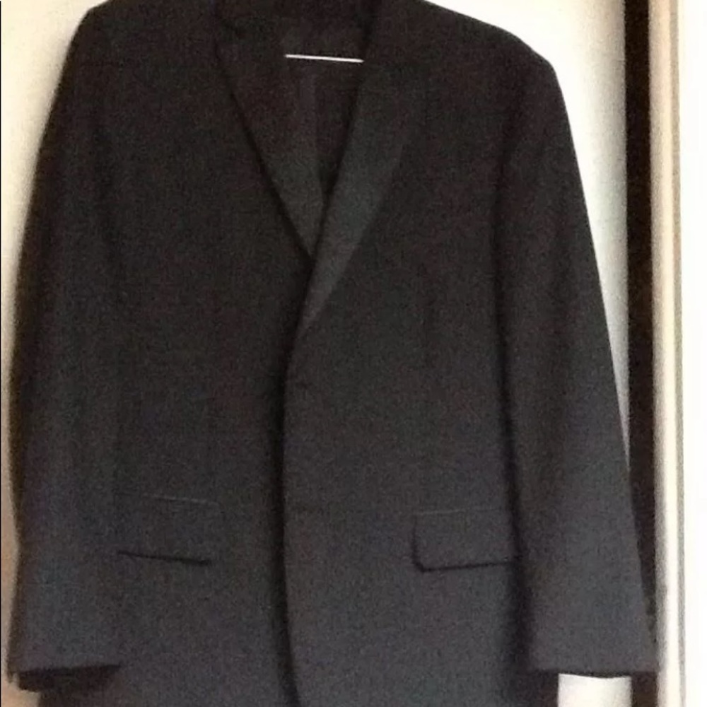 Tuxedo Wilke Rodriquez 46 reg          41 waist
